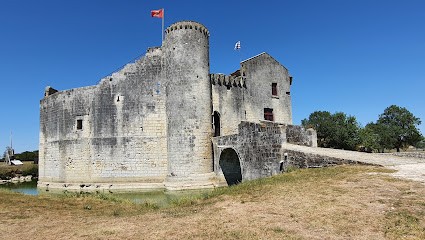 Château De Mélusine, Centre de Loisirs à Saint-Jean-d'Angle