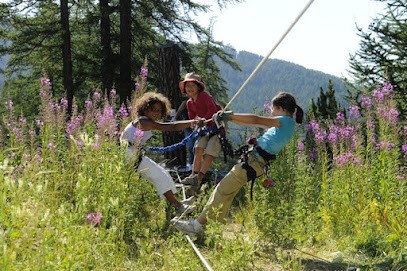 Sensations Mélèzes Parcours Aventure en forêt, Centre de Loisirs à Risoul