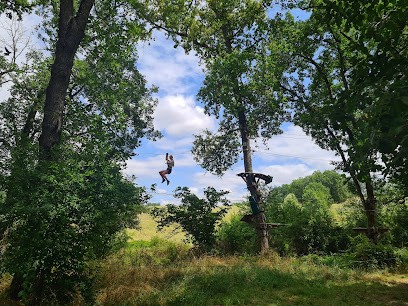 Parc aventure Accro-Tyro. Accrobranche à Cordes sur Ciel, Centre de Loisirs à Vindrac-Alayrac